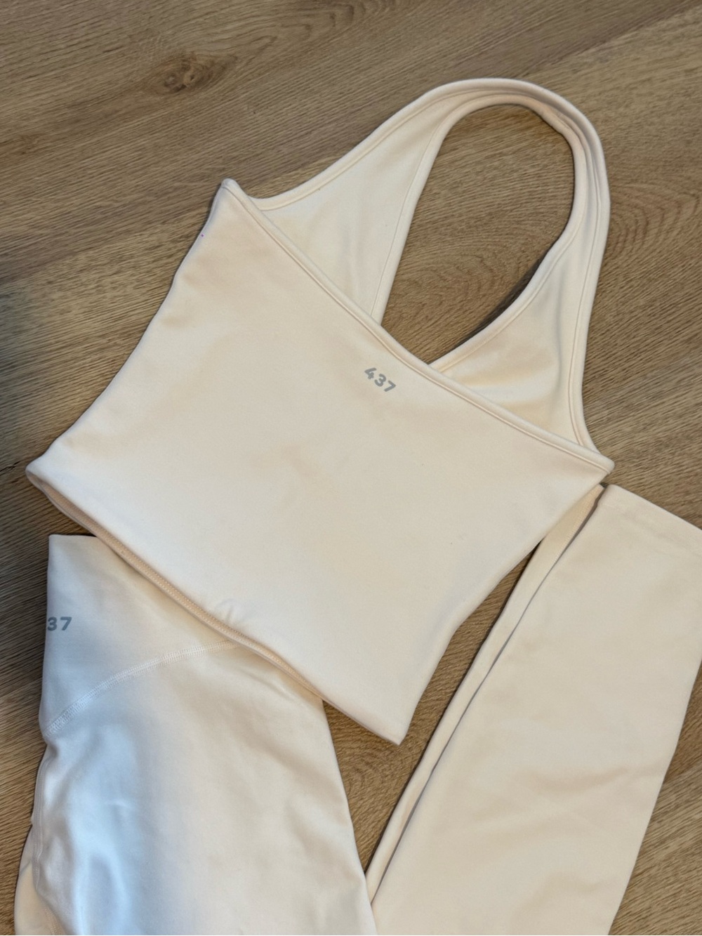 437 halter top and leggings - Picture 3 of 5